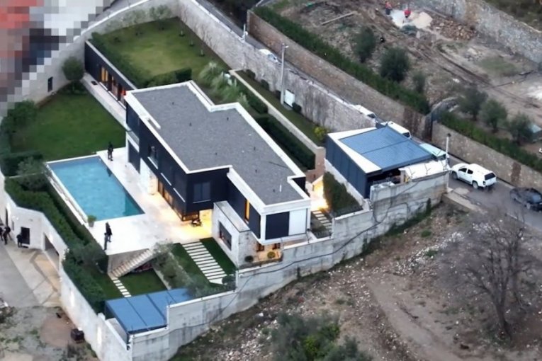 Policija upala u kući Radoja Zvicera