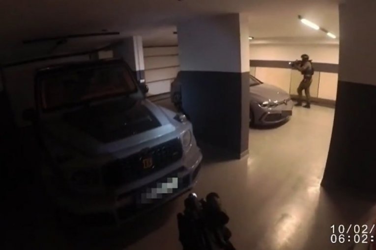 Policija upala u kući Radoja Zvicera