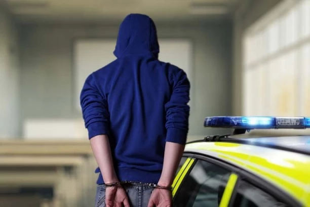 PREOKRET U ISTRAZI KRVAVOG PIRA U ŠKOLI! Uhapšen dečak (13) zbog pokušaja ubistva vršnjaka! Policija sumnja na JEZIV MOTIV!