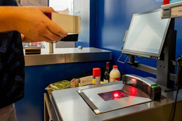 ALARMANTNO UPOZORENJE ZA SVE POTROŠAČE: Ne nasedajte na trik sa kasama bez kasira! Vaš račun može biti za četvrtinu veći, a evo i ZAŠTO!