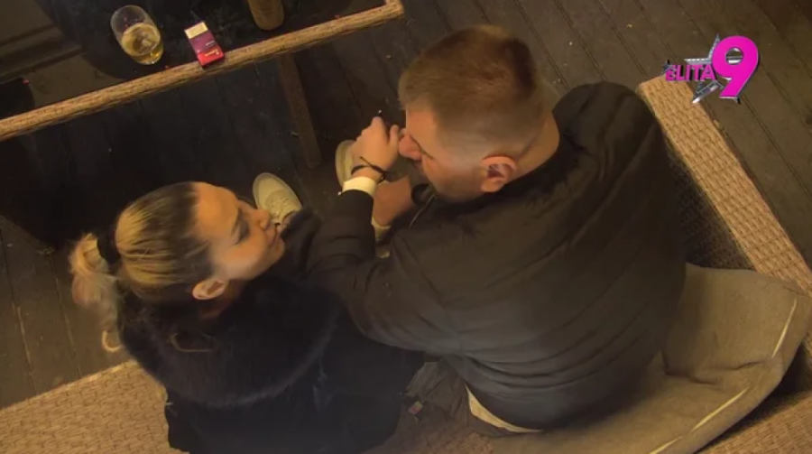 NAŠLJOKANU ANELI JEDVA OBUZDALO OBEZBEĐENJE: Nasrnula na Janjuša jer joj nije UZVRATIO LJUBAV! Poniženje veka! (VIDEO)