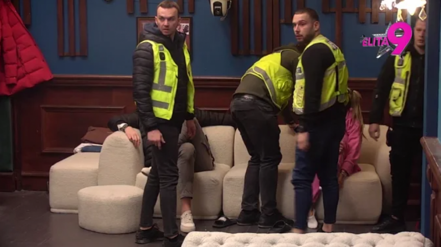 NAŠLJOKANU ANELI JEDVA OBUZDALO OBEZBEĐENJE: Nasrnula na Janjuša jer joj nije UZVRATIO LJUBAV! Poniženje veka! (VIDEO)