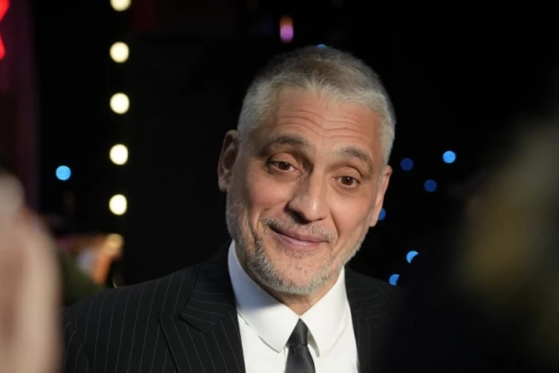 ZALJUBLJENA STUDENTKINJA POSLALA ČEDI JOVANOVIĆU VRELU PORUKU: Zbog njega je totalno sluđena, evo šta je zahtevala tada!