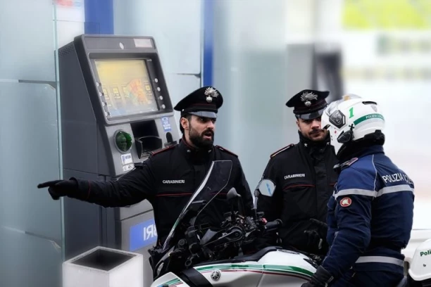 SRBIN EKSPLOZIVOM DIZAO BANKOMATE U VAZDUH! Letele novčanice - BANDA ODMAH UHAPŠENA!