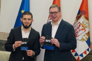 PREDSEDNIK VUČIĆ PRIMIO MAHAČEVA U BEOGRADU: UFC šampion mu poklonio LEGENDARNE RUKAVICE! (FOTO)