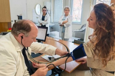 U POSLEDNJI ČAS! Preventivni pregled Karavana zdravlja ženi spasio život u Aranđelovcu! (FOTO)