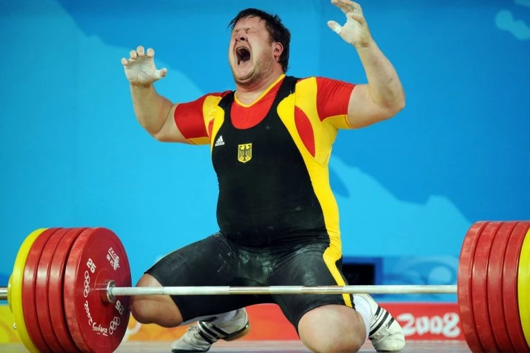 NAJTEŽA PRIČA OLIMPIJSKIH IGARA: Poginula mu žena, on došao po medalju - usledila je drama koju će svet večno pamtiti! (VIDEO)