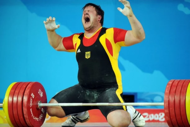 NAJTEŽA PRIČA OLIMPIJSKIH IGARA: Poginula mu žena, on došao po medalju - usledila je drama koju će svet večno pamtiti! (VIDEO)