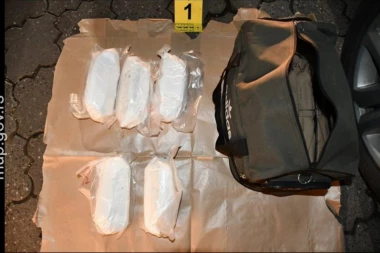 U TAKSIJU KRIO 5 KILOGAMA DROGE! Muškarac uhapšen u Beogradu usred noći! Pogledajte FILMSKU AKCIJU POLICIJE! (VIDEO)