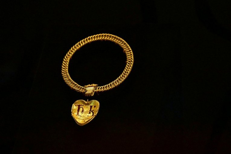 SHOCKING DISCOVERY! Necklace That Made It To The Public SOLVED A Centuries-Old MYSTERY!