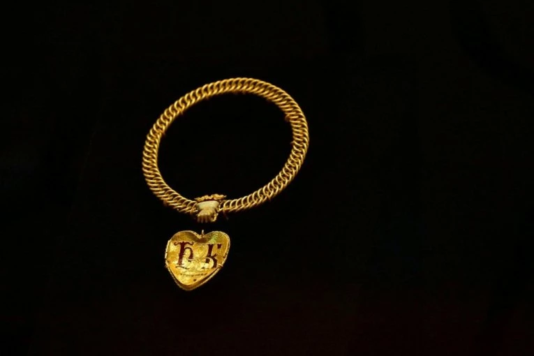 ŠOKANTNO OTKRIĆE! Ogrlica koja je dospela u javnost REŠILA MISTERIJU staru vekovima!