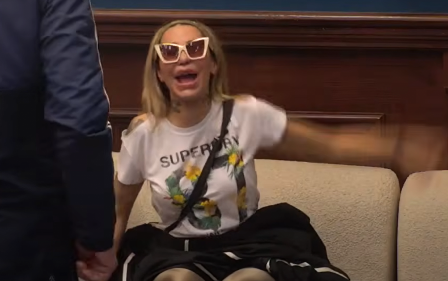 JEZIVO! ANELI AHMIĆ DOŽIVELA NERVNI SLOM UŽIVO U PROGRAMU! Lepi Mića pokušao da je smiri! NJENI URLICI LEDE KRV U ŽILAMA! (VIDEO)