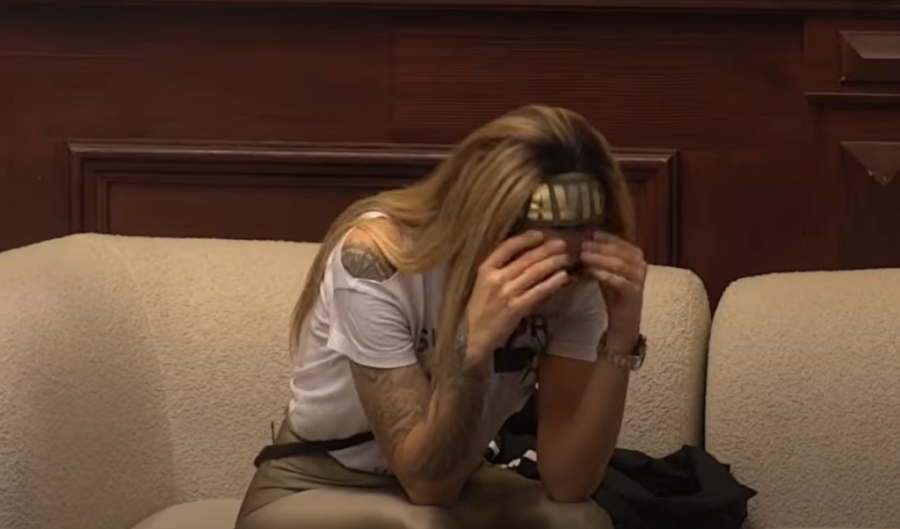 JEZIVO! ANELI AHMIĆ DOŽIVELA NERVNI SLOM UŽIVO U PROGRAMU! Lepi Mića pokušao da je smiri! NJENI URLICI LEDE KRV U ŽILAMA! (VIDEO)