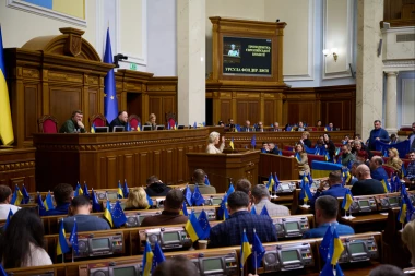 MASOVNO TROVANJE POSLANIKA! Hitno raspuštena skupština Ukrajine!
