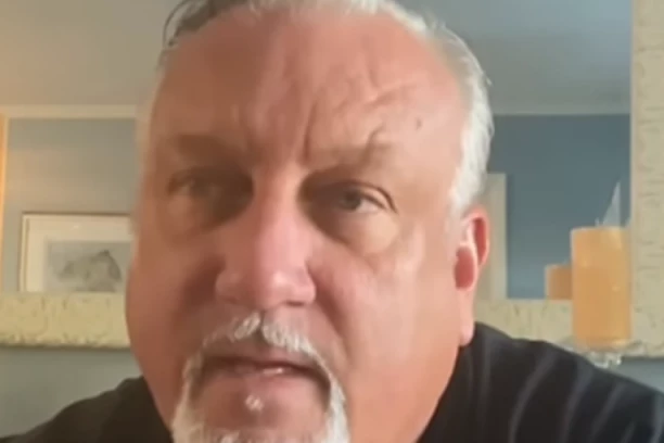 SVEŠTENIK GA JE ZLOSTAVLJAO, PA JE NAPUSTIO CRKVU I POSTAO JEDAN OD NAJBOGATIJIH BANKARA: Otac Den svedoči kako je ipak ostavio luksuz i postao sveštenik