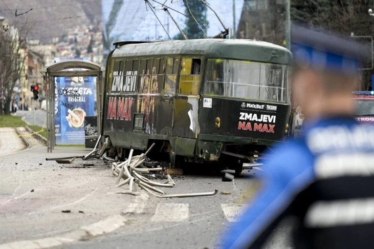 DIREKTOR GRAS-A PODNEO OSTAVKU POSLE NESREĆE U SARAJEVU! Devojčica u teškom stanju, mladić preminuo na mestu!