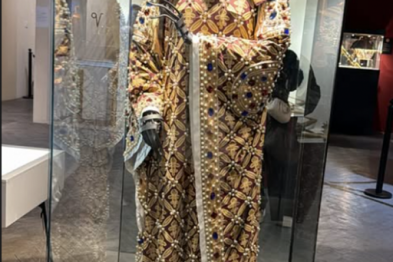 "Čekajući stalnu postavku"