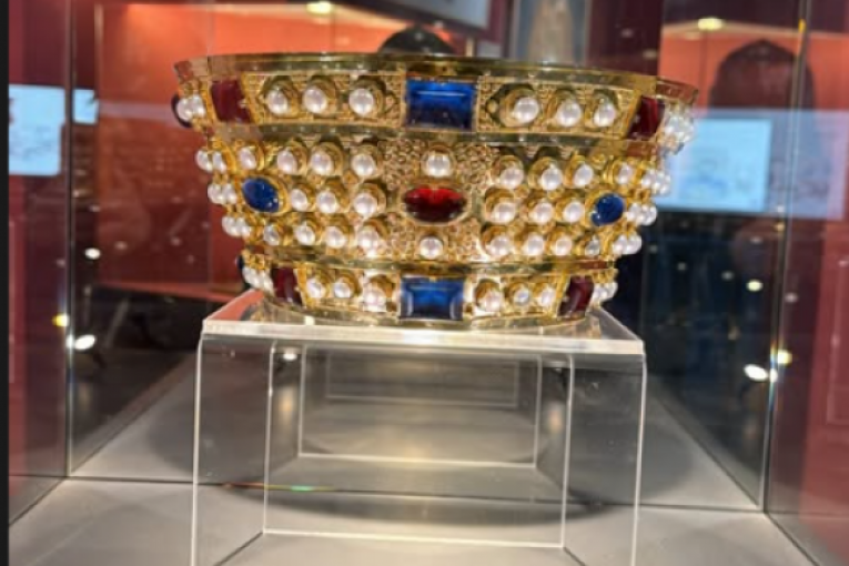 "Čekajući stalnu postavku"