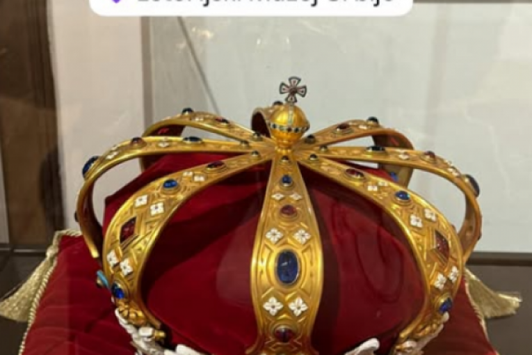 "Čekajući stalnu postavku"