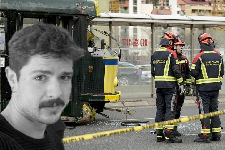 SARAJEVO SE OPRAŠTA OD NASTRADALOG MOMKA! Devojčica još uvek u teškom stanju - GRAĐANI SE OKUPILI NA MESTU NESREĆE GDE ODAJU POČAST! (FOTO, VIDEO)