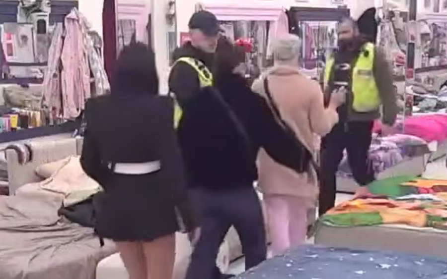 MAJA KRNIČKI DAVILA UROŠA KANDŽAMA - Obezbeđenje JEDVA obuzdalo PODIVLJALU starletu, Stanić VRIŠTAO od bolova!