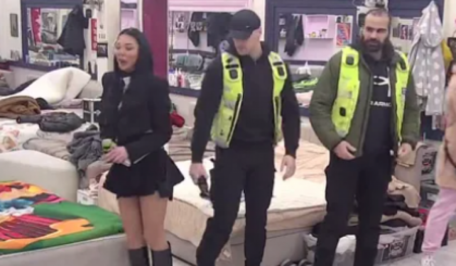 MAJA KRNIČKI DAVILA UROŠA KANDŽAMA - Obezbeđenje JEDVA obuzdalo PODIVLJALU starletu, Stanić VRIŠTAO od bolova!