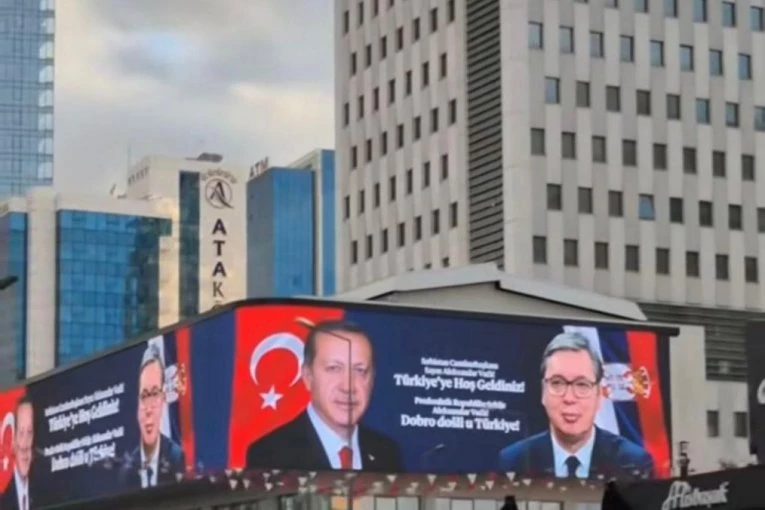 OVAKO SE POŠTUJE VUČIĆEVA SRBIJA: Bilbordi dobrodošlice srpskom predsedniku širom Ankare (FOTO)
