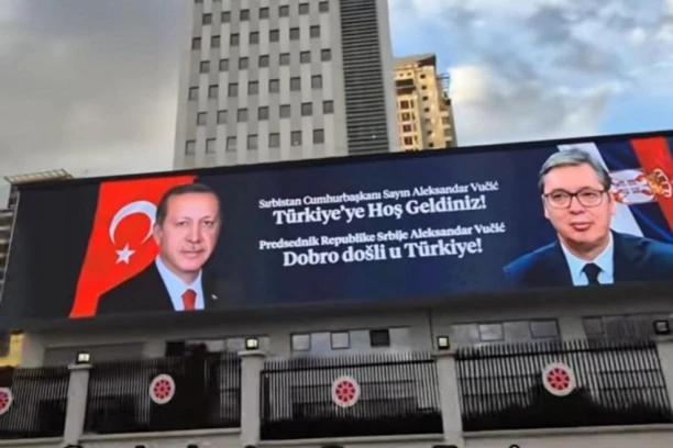 OVAKO SE POŠTUJE VUČIĆEVA SRBIJA: Bilbordi dobrodošlice srpskom predsedniku širom Ankare (FOTO)