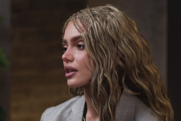 OVO JE MISTERIOZNA LORES SA PZE O KOJOJ BRUJI CELA SRBIJA: Evo zašto jedan deo pesme peva na ENGLESKOM, od ovog leka joj se SMANJIO NOS? (VIDEO)