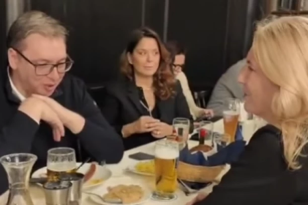 "AMBASADORKA ME NATERALA DA POPIJEM PIVO"! Vučić objavio video iz kafane u Minhenu - ZABRINUT SAM, ALI BAREM MALO DA ODMORIM! (VIDEO)