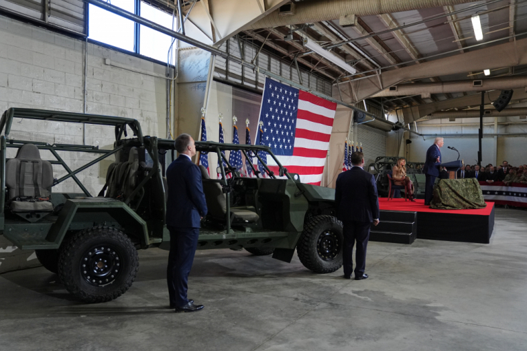 Tramp održao govor u bazi Fort Berg