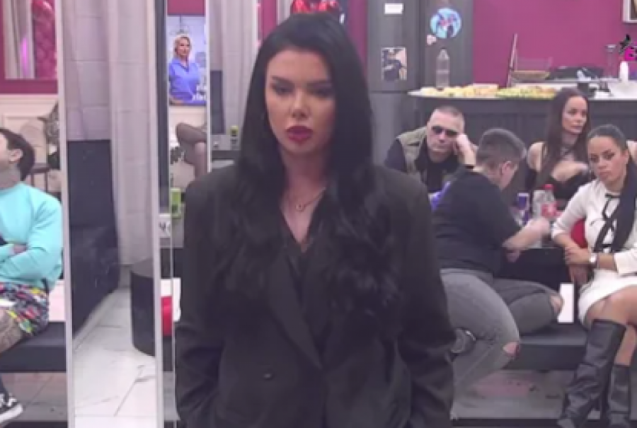 NAJBRUTALNIJE IŽIVLJAVANJE ANĐELA RANKOVIĆA NAD ANITOM: Polivao je BEBI ULJEM, a onda joj postavio OVAJ uslov u krevetu! (FOTO)