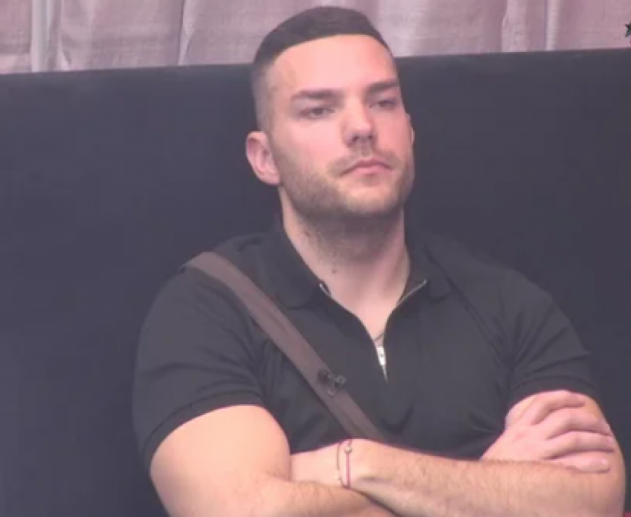 NAJBRUTALNIJE IŽIVLJAVANJE ANĐELA RANKOVIĆA NAD ANITOM: Polivao je BEBI ULJEM, a onda joj postavio OVAJ uslov u krevetu! (FOTO)