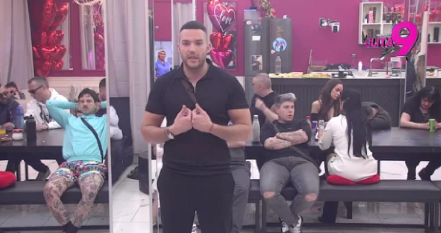 POPADAĆE VAM VILICE KAD ČUJETE ŠTA ANĐELO TRAŽI DEVOJKAMA U KREVETU! Svaka bivša je ovo morala da uradi kako bi ga zadovoljila!