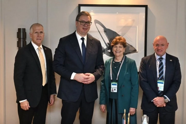 SASTANAK SA AMERIČKIM SENATORIMA: Vučić otkrio šta je prioritet naše zemlje, pa poručio - Srbija je suverena zemlja i samostalno donosi odluke