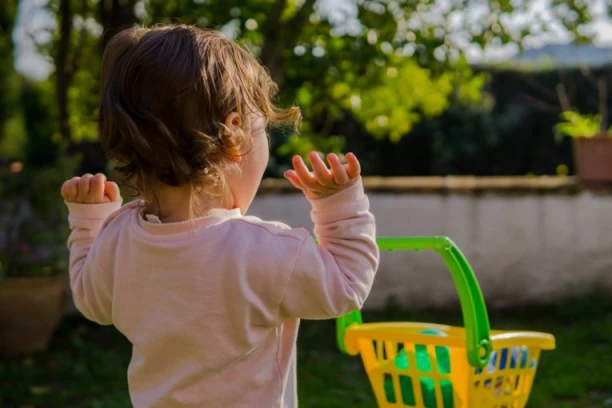 HITNO UPOZORENJE MINISTARSTVA! Ovaj popularni proizvod za dvorište OPASAN PO ŽIVOT dece: Ako ga imate, odmah ga UKLONITE!