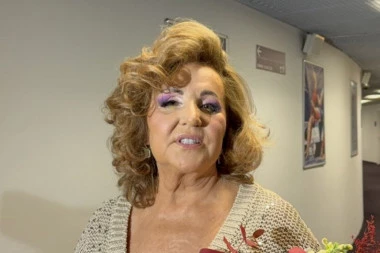 "SLOMILA SAM STOPALO, IZVRNULA MI SE SANDALA!" Evo šta smo saznali PRED NASTUP PEVAČICE - o koncertu Ane Bekute svi bruje! (VIDEO)