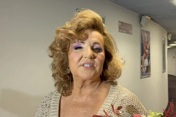 "SLOMILA SAM STOPALO, IZVRNULA MI SE SANDALA!" Evo šta smo saznali PRED NASTUP PEVAČICE - o koncertu Ane Bekute svi bruje! (VIDEO)