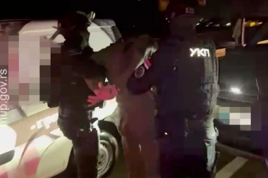 UHAPŠEN BLOKADER IZ MLADENOVCA! U Orašcu pozivao na RUŠENJE VUČIĆA i nasilnu promenu vlasti: Dosije mu je JEZIV, osuđivan čak 21 PUT! (FOTO, VIDEO)