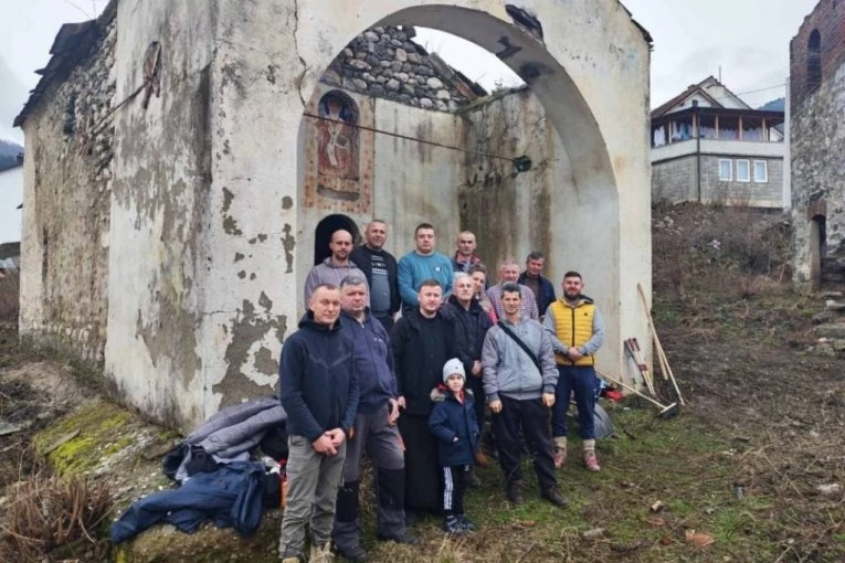 MOLITVA SE VRATILA TAMO GDE JE BILA PROTERANA: Prva liturgija posle 27 godina u crkvi Svetog Nikole kod Prizrena