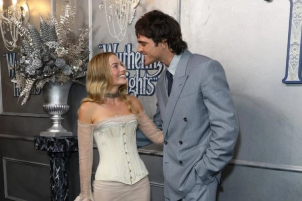 POMRAČENJE SUNCA u Vodoliji donosi neočekivanu SREĆU, ali samo za 5 znakova: Velika iznenađenja im slede naredne nedelje!