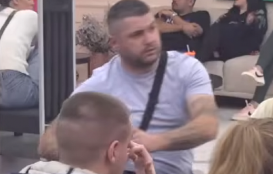 ASMIN NASRNUO NA HANU DVUNJAK, NERIO PREBLEDEO OD ŠOKA: Muk u Beloj kući zbog GADOSTI koje je Durdžić izneo!