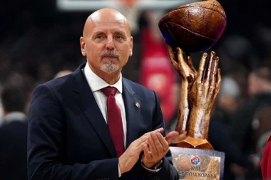 (ANKETA) SAŠA OBRADOVIĆ U DILEMI! Sa kojim snagama Zvezda Meridianbet kreće po šestu u nizu "Žućkovu levicu"?