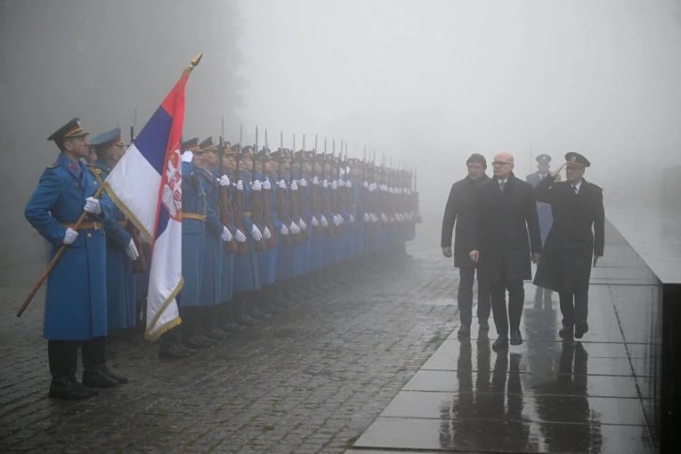 OBELEŽAVAMO DAN DRŽAVNOSTI SRBIJE: Vučević položio venac na Avali u ime predsednika Republike! (FOTO)