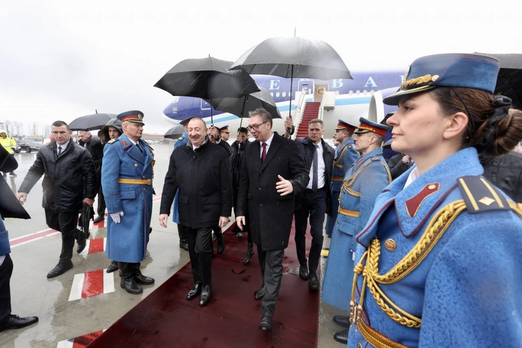 ALIJEV STIGAO U POSETU SRBIJI: Na aerodromu ga dočekao predsednik Vučić!