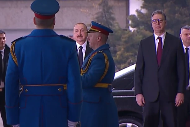 POČELA CEREMONIJA ISPRED PALATE SRBIJA! PREDSEDNIK VUČIĆ DOČEKAO ALIJEVA! Crveni tepih i počasna garda za predsednika Azerbejdžana! (VIDEO)