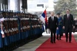 CEREMONIJA ISPRED PALATE SRBIJA! VUČIĆ DOČEKAO ALIJEVA! Crveni tepih i počasna garda za predsednika Azerbejdžana! (VIDEO)