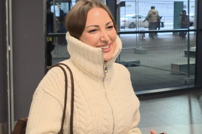 Aleksandra Prijović na aerodromu