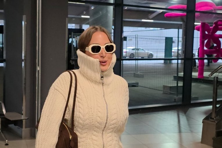 Aleksandra Prijović na aerodromu