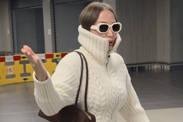 PRIJA SLUČAJNO USNIMILA PREVIŠE: Pevačica šokirala javnost - nikad je ovakvu nismo videli! (VIDEO)